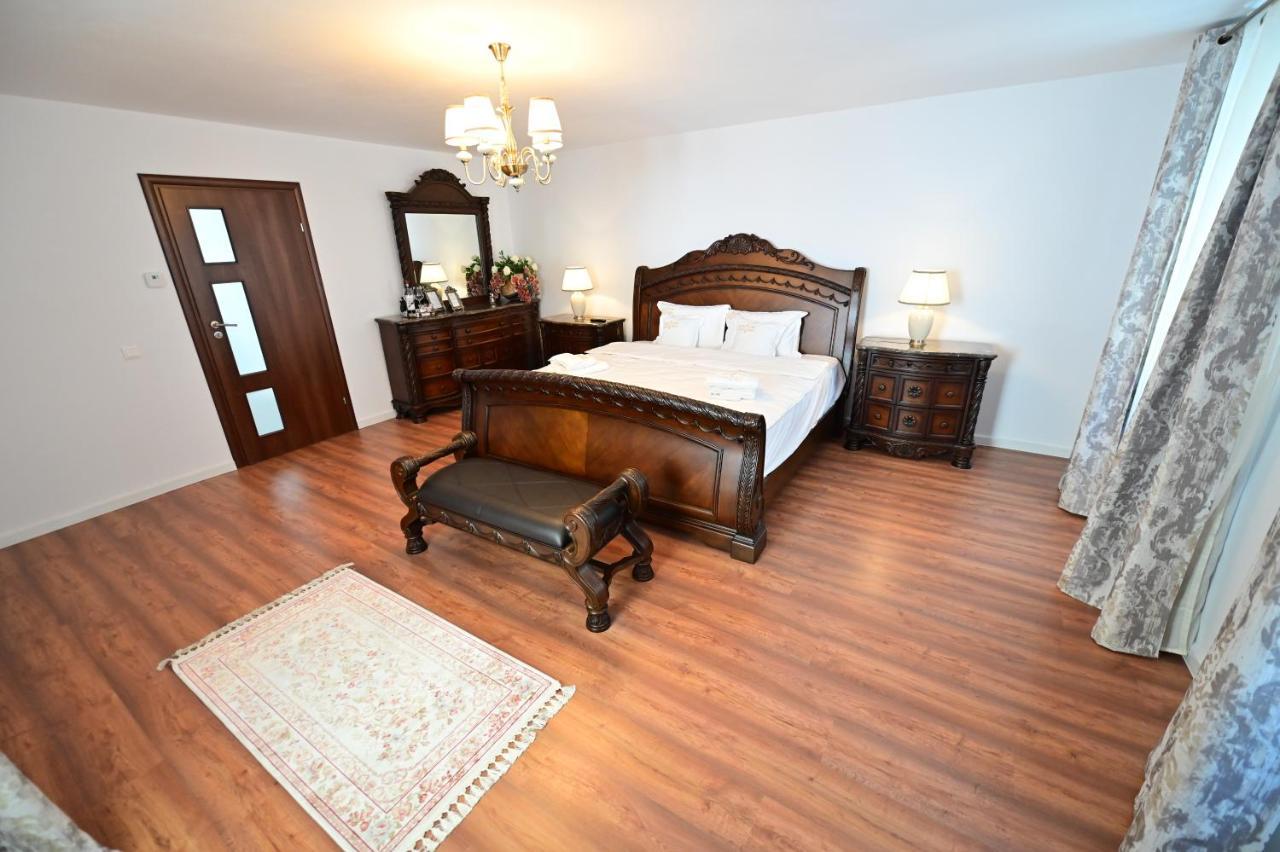 Apartment In The Heart Of *